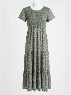 NWT🏷️ AUSELIlY Tiered Maxi Dress in Sage Green Floral Size M